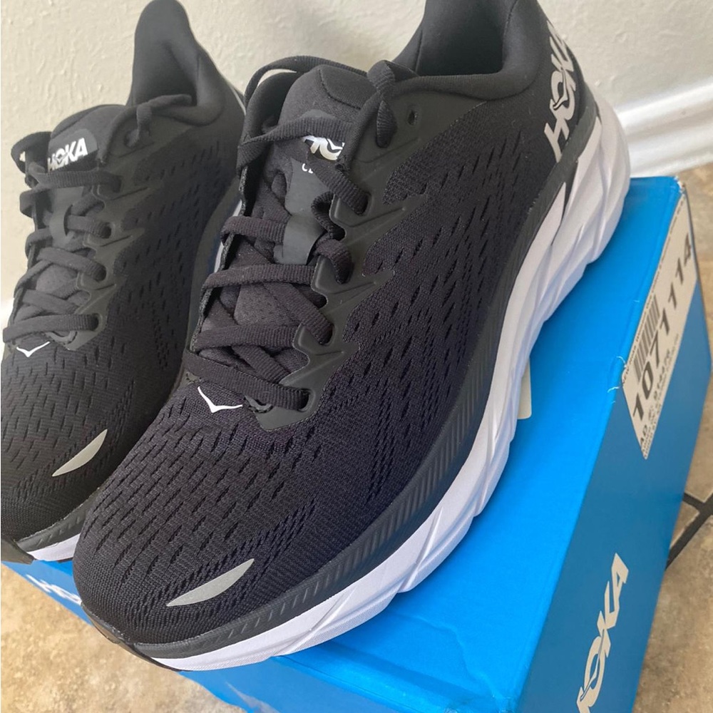 Hoka One Clifton 8 running shoes women size 8.5 Brand new